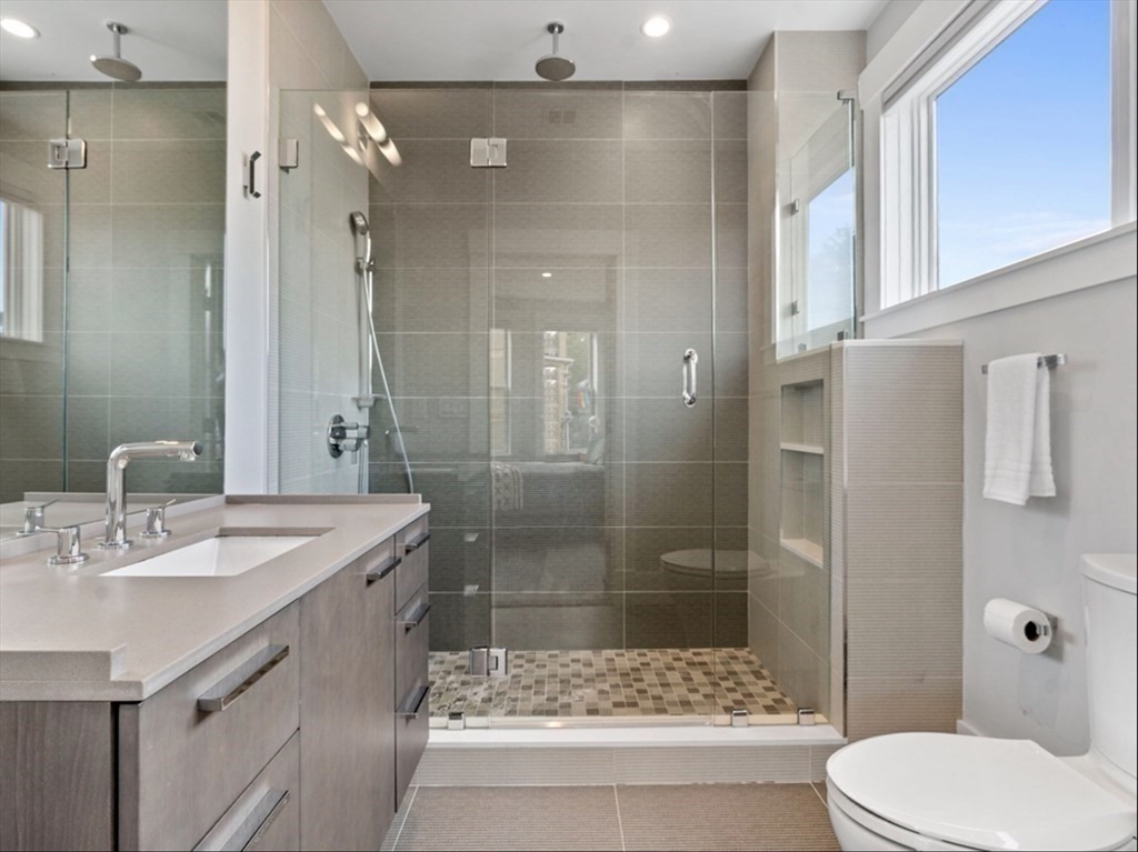 125 Stoughton St # 5