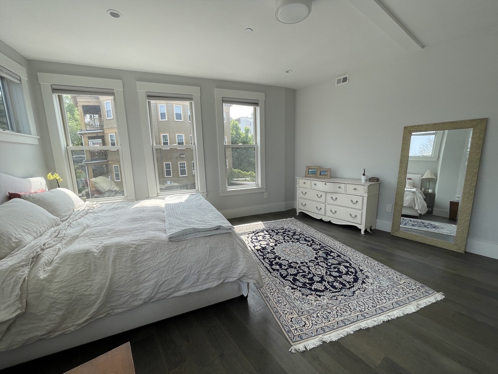 125 Stoughton St # 5