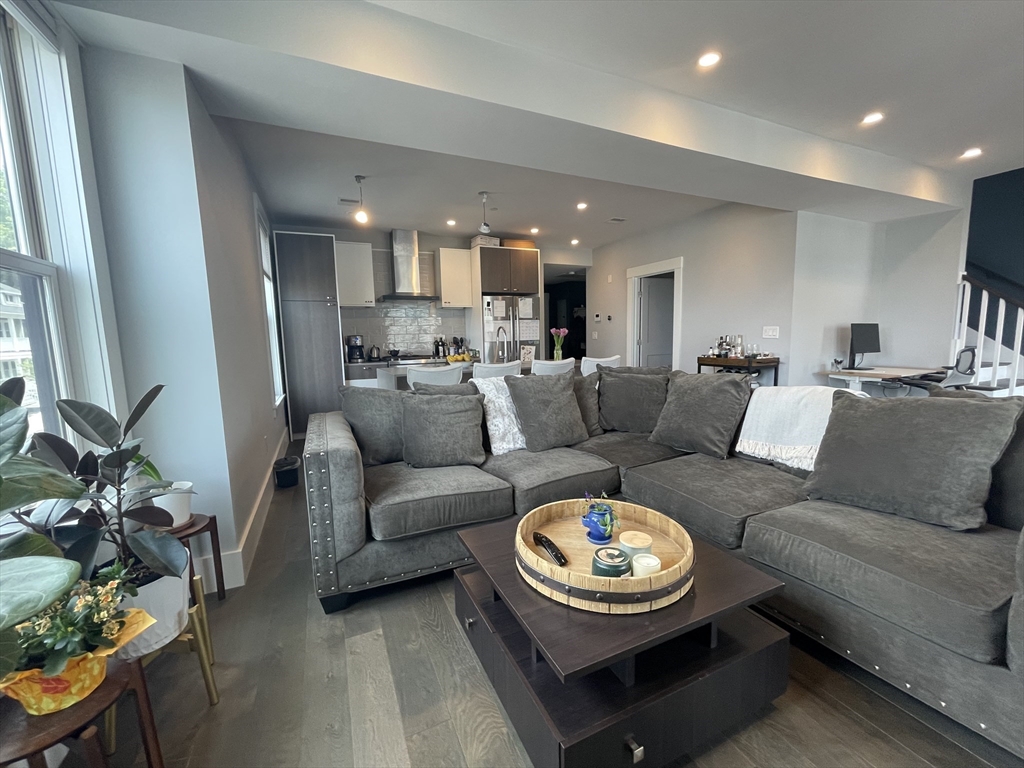 125 Stoughton St # 5