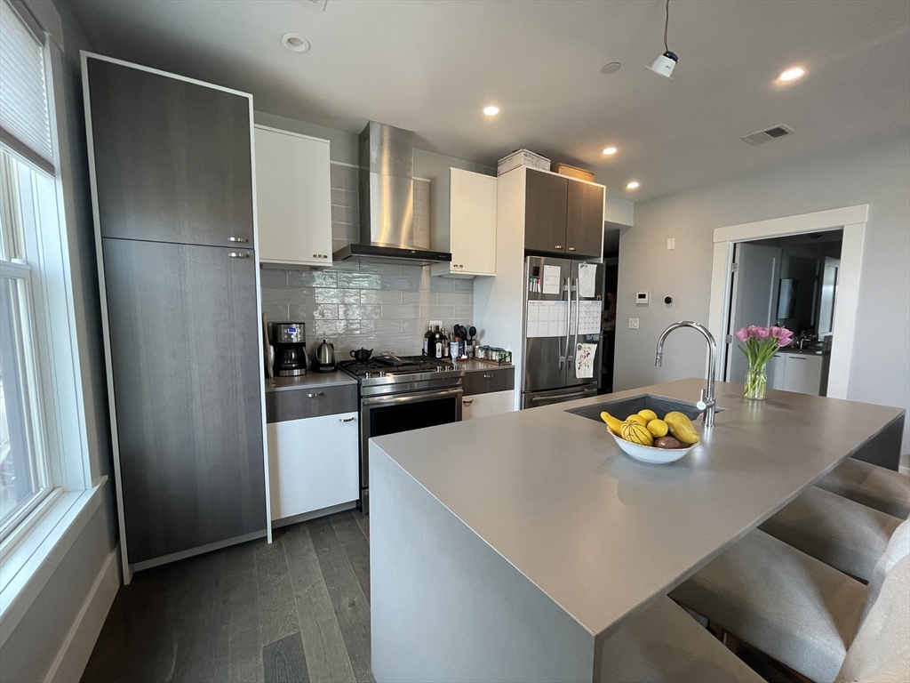 125 Stoughton St # 5