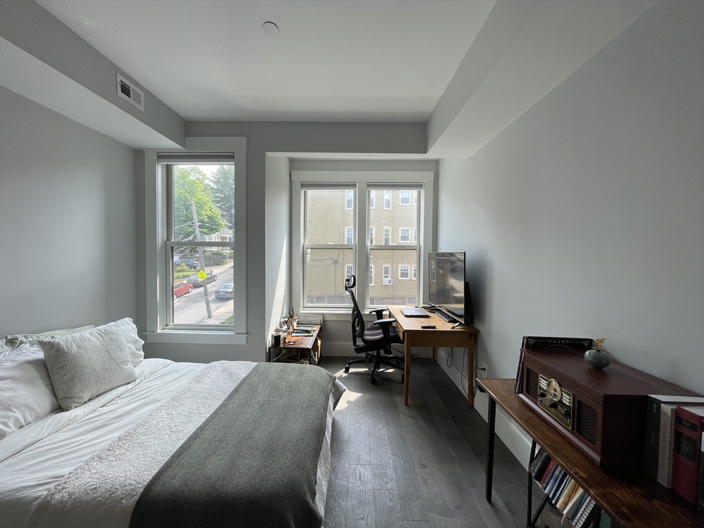 125 Stoughton St # 5