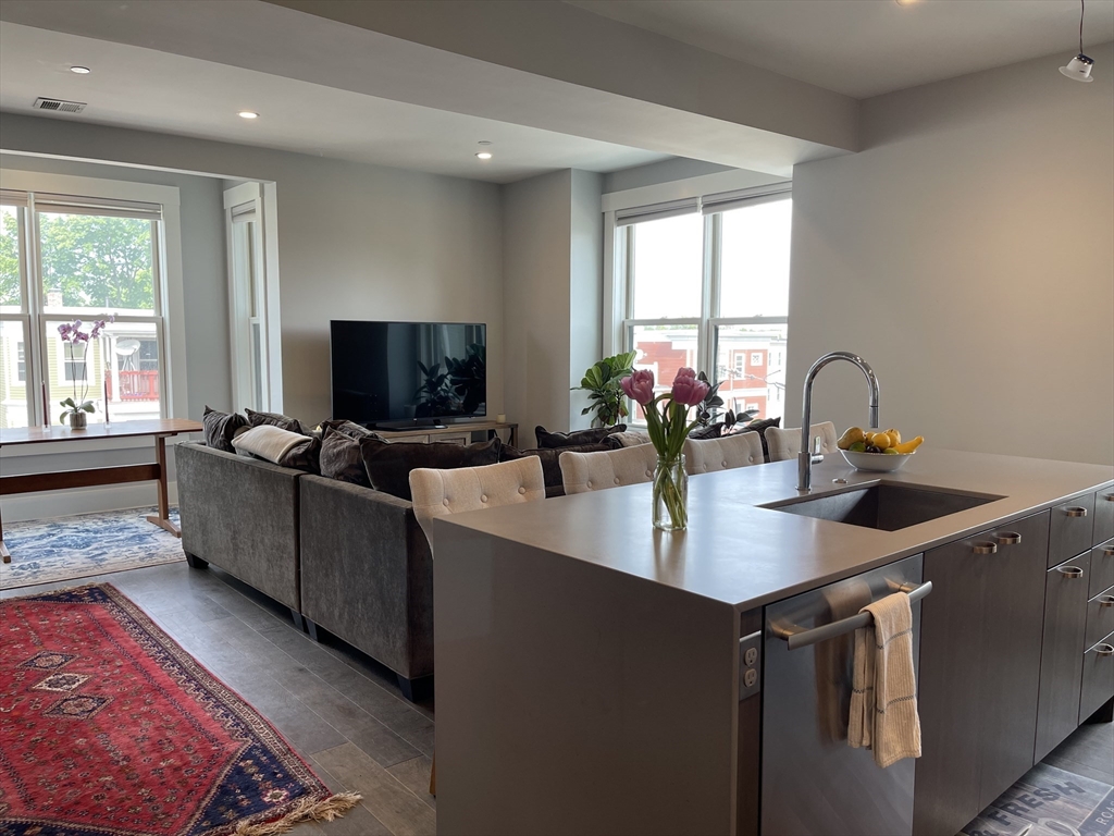 125 Stoughton St # 5