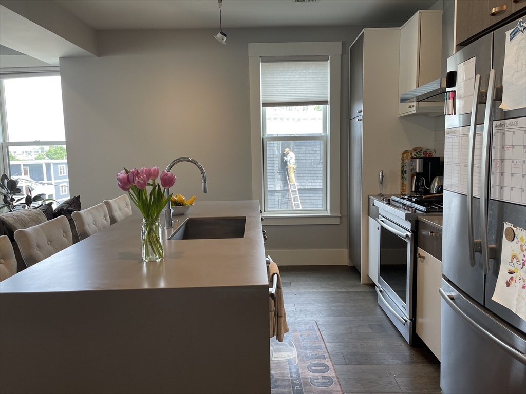 125 Stoughton St # 5