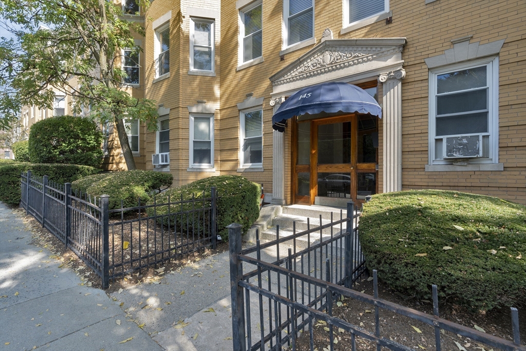 145 Chiswick Rd # 8