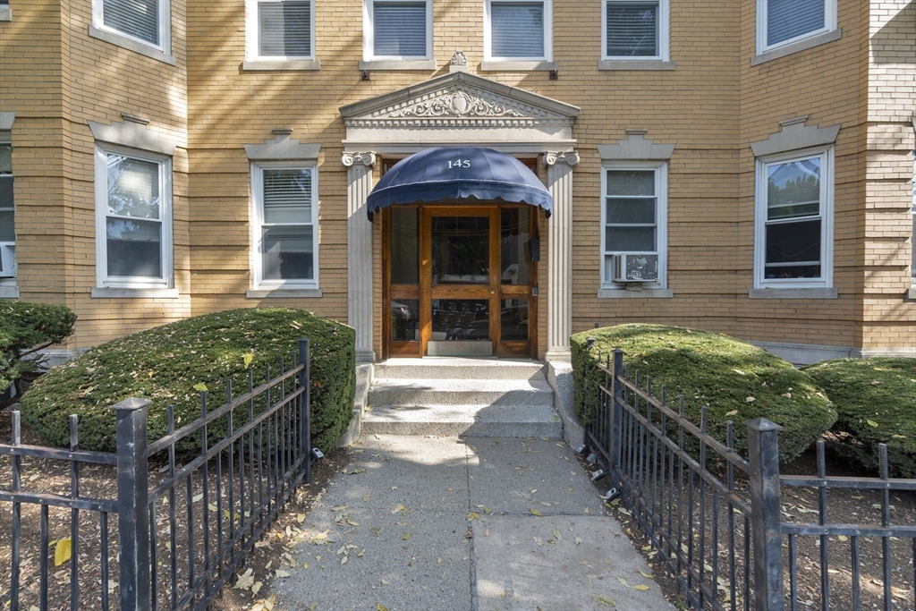145 Chiswick Rd # 8