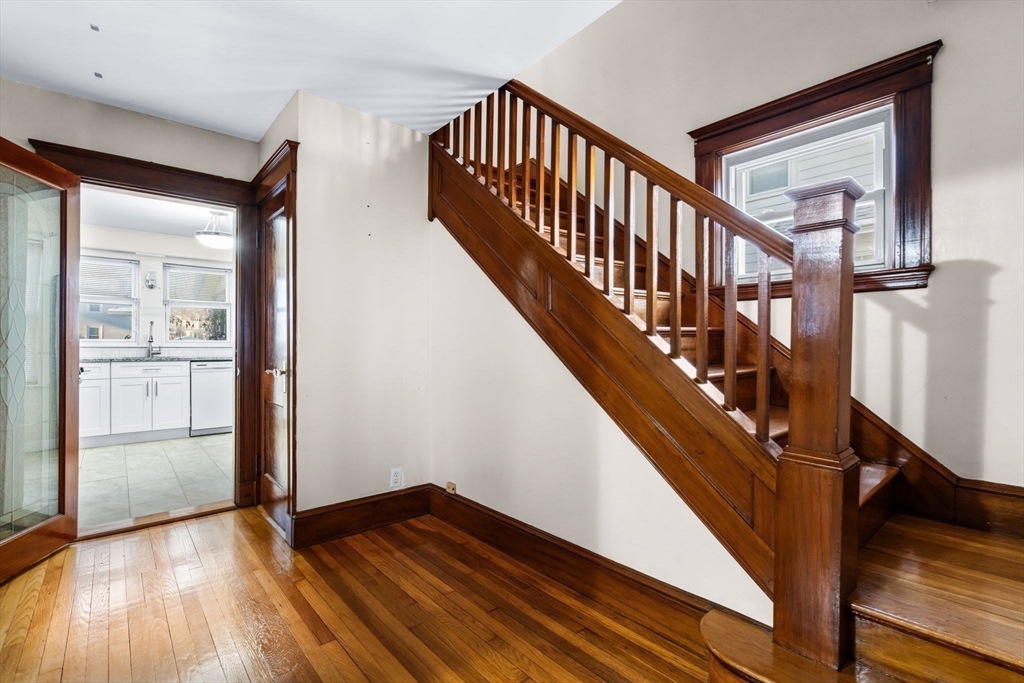 27 Taylor St