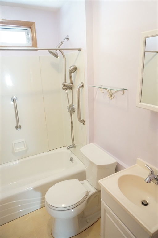 13-15 Linwood Ave