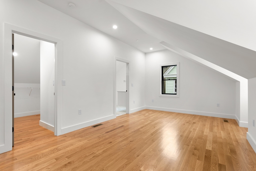 92 Alexander St # 3