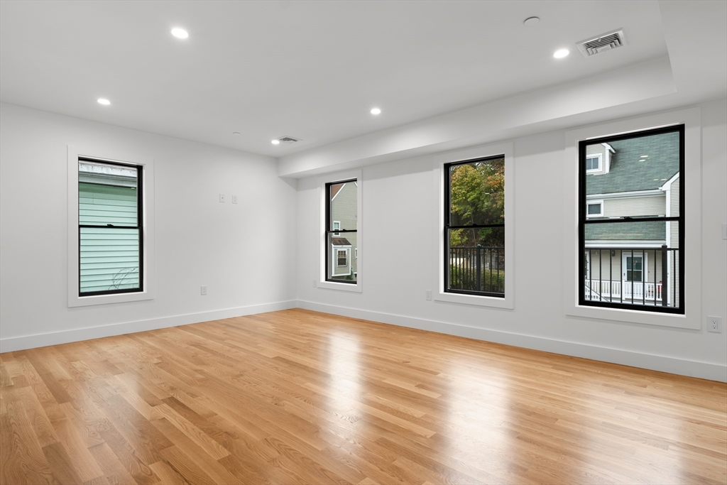 92 Alexander St # 3