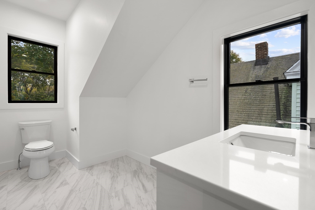 92 Alexander St # 3