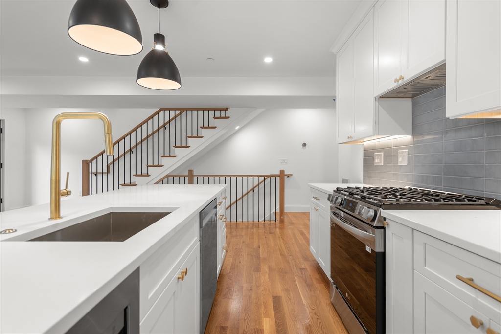 92 Alexander St # 3