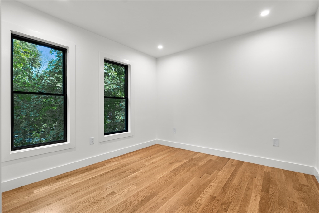 92 Alexander St # 3
