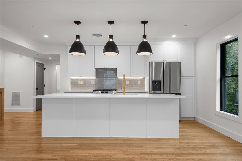 92 Alexander St # 3