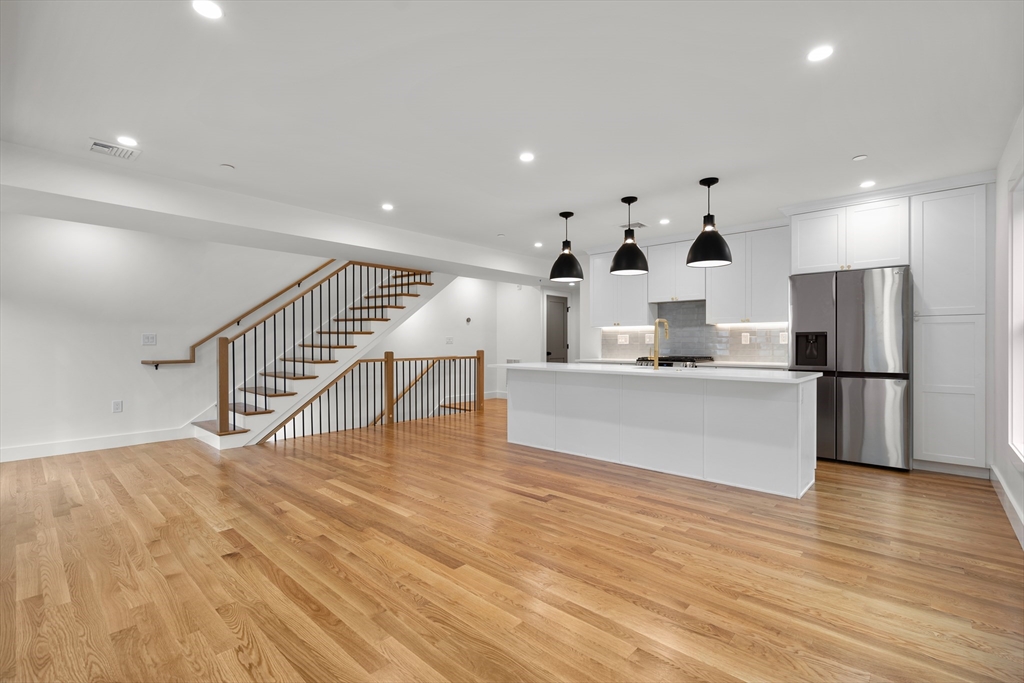 92 Alexander St # 3