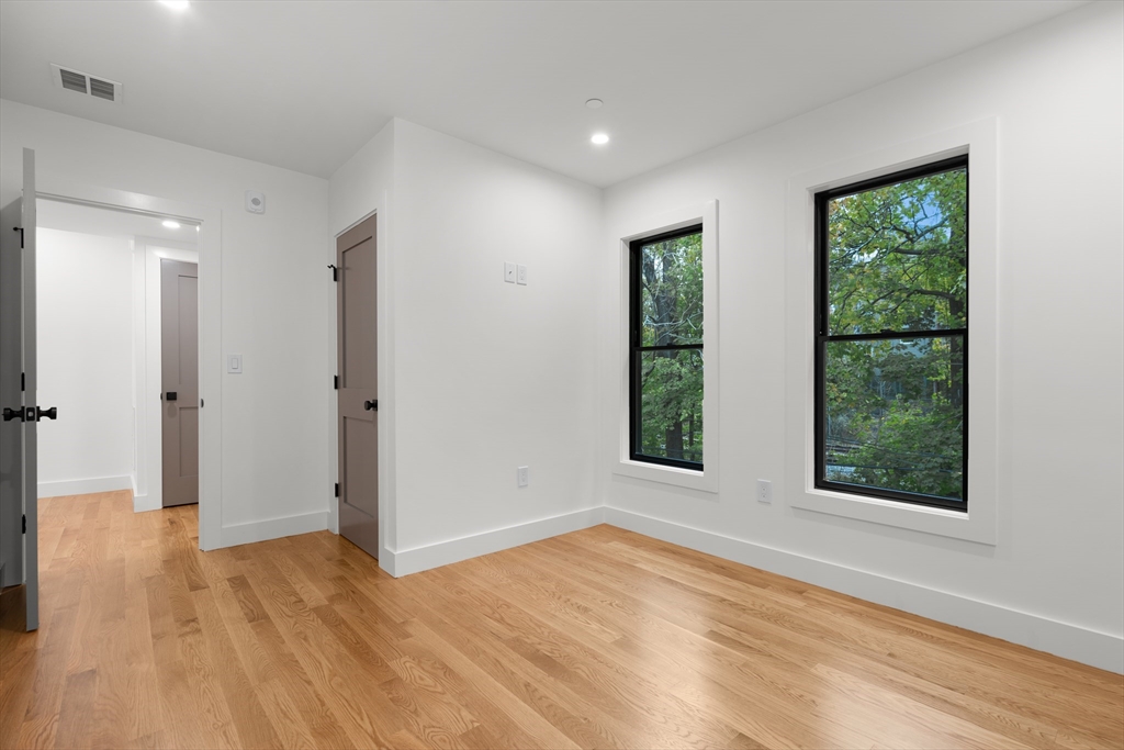92 Alexander St # 3