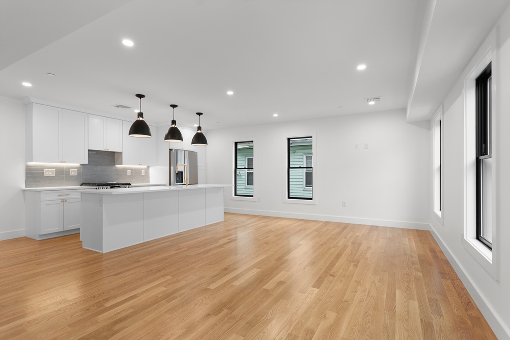 92 Alexander St # 3