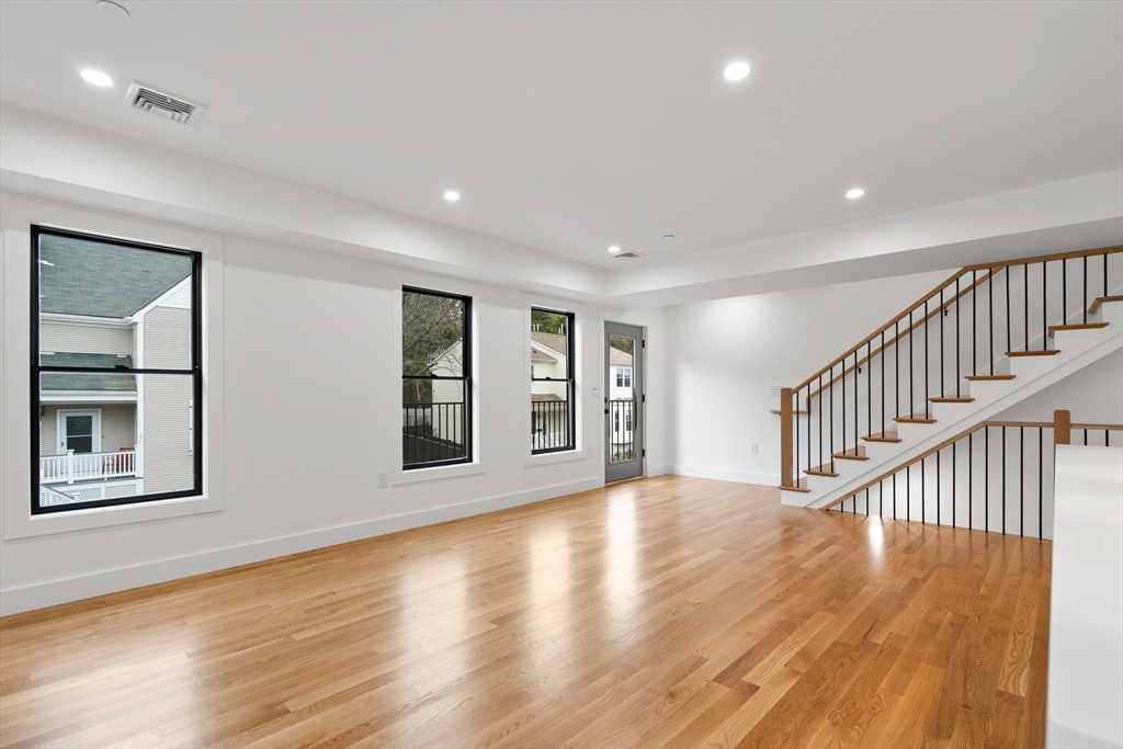 92 Alexander St # 3