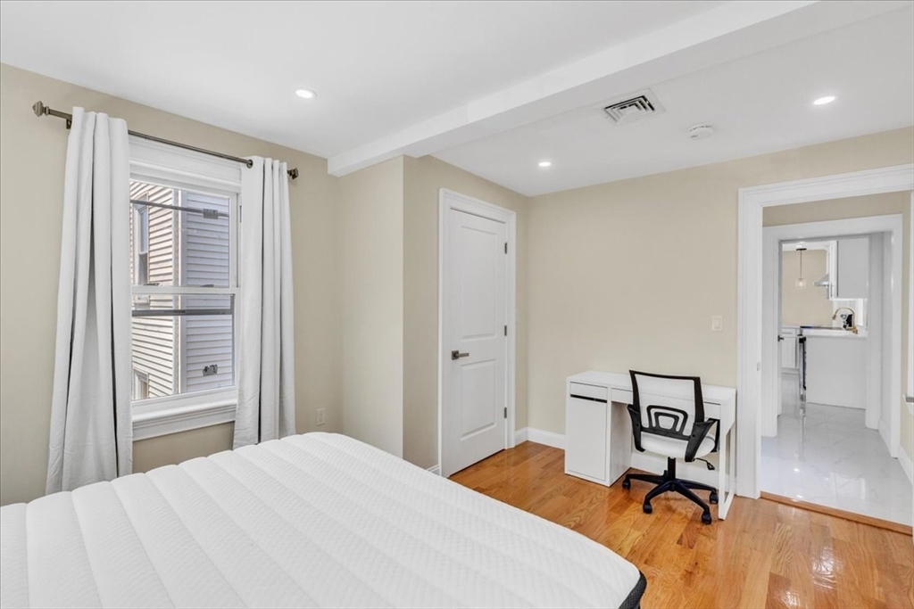 11 Burrell St # 2