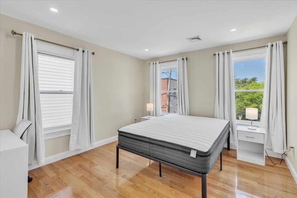 11 Burrell St # 2