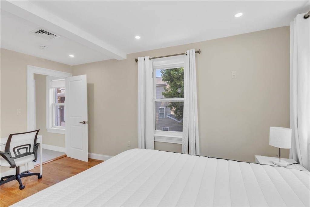 11 Burrell St # 2