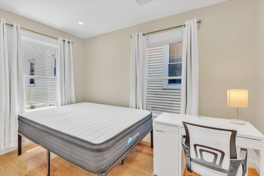 11 Burrell St # 2
