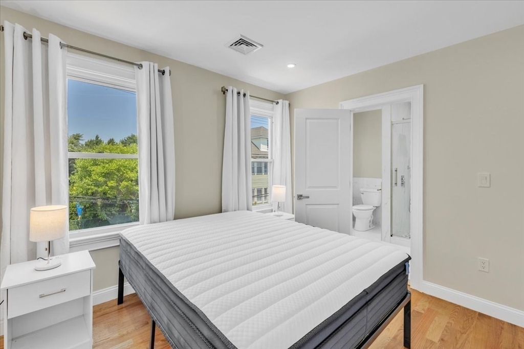 11 Burrell St # 2
