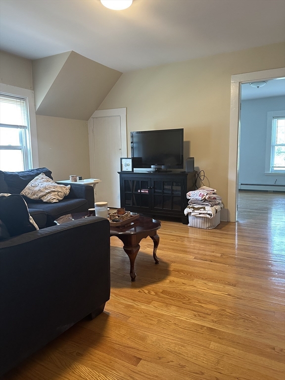 34 Penn St Unit: 2/F