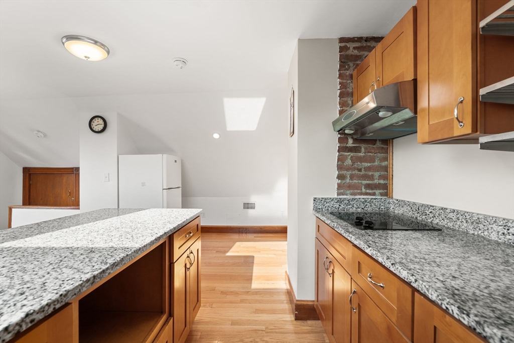 7 Whitten St # 3