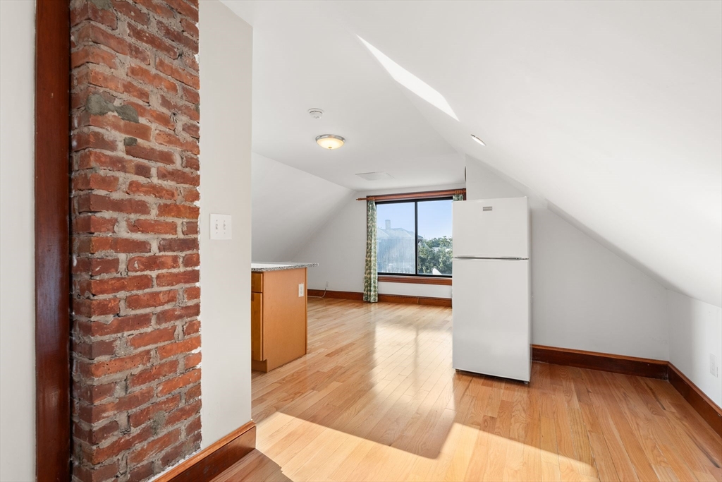 7 Whitten St # 3