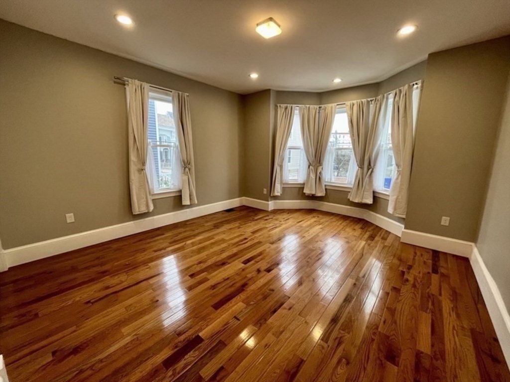 16 E Cottage St # 1
