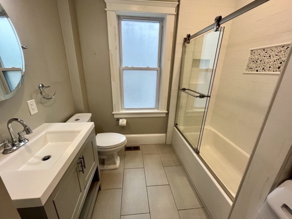 16 E Cottage St # 1
