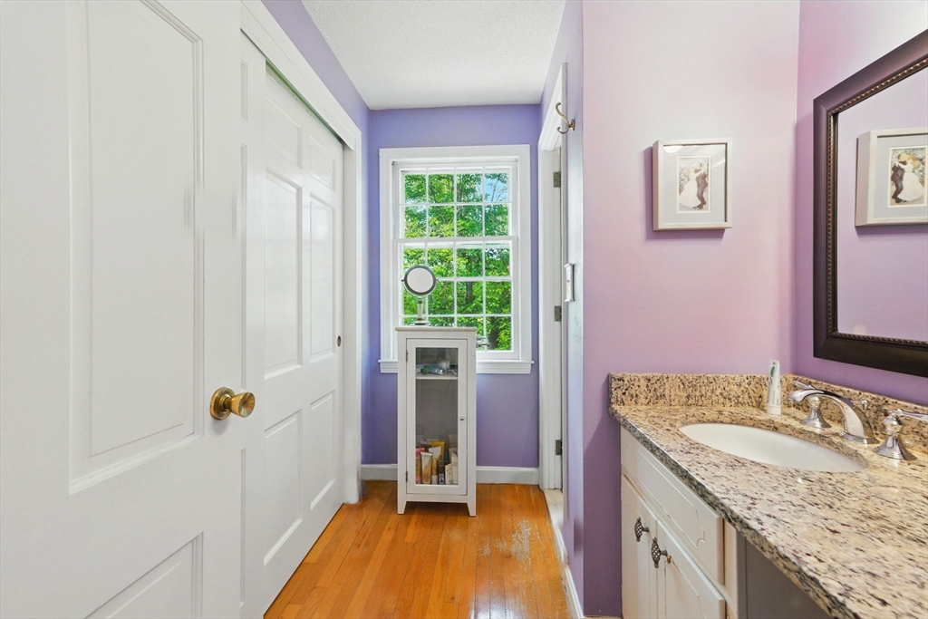 82 Raleigh Tavern Ln, North Andover