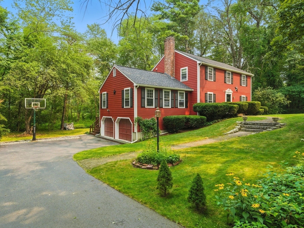 82 Raleigh Tavern Ln, North Andover