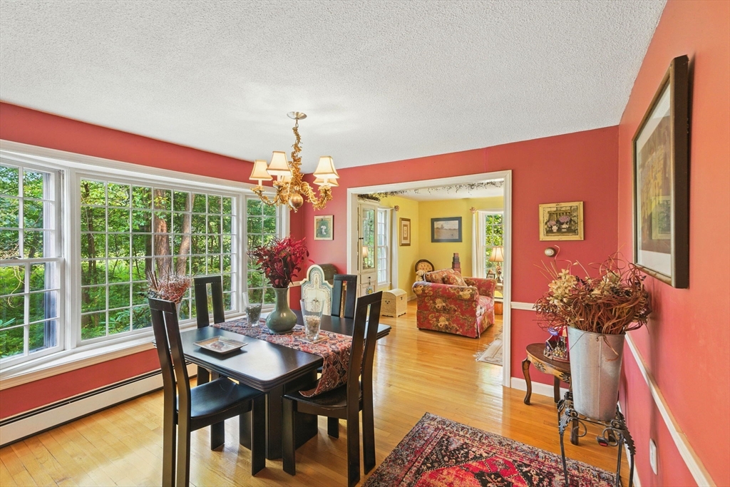 82 Raleigh Tavern Ln, North Andover