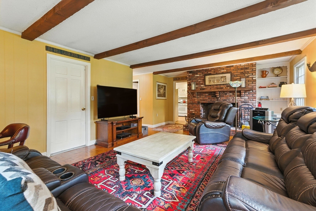 82 Raleigh Tavern Ln, North Andover