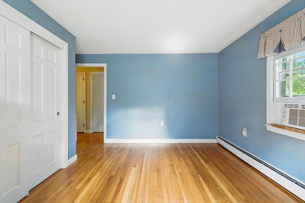 82 Raleigh Tavern Ln, North Andover