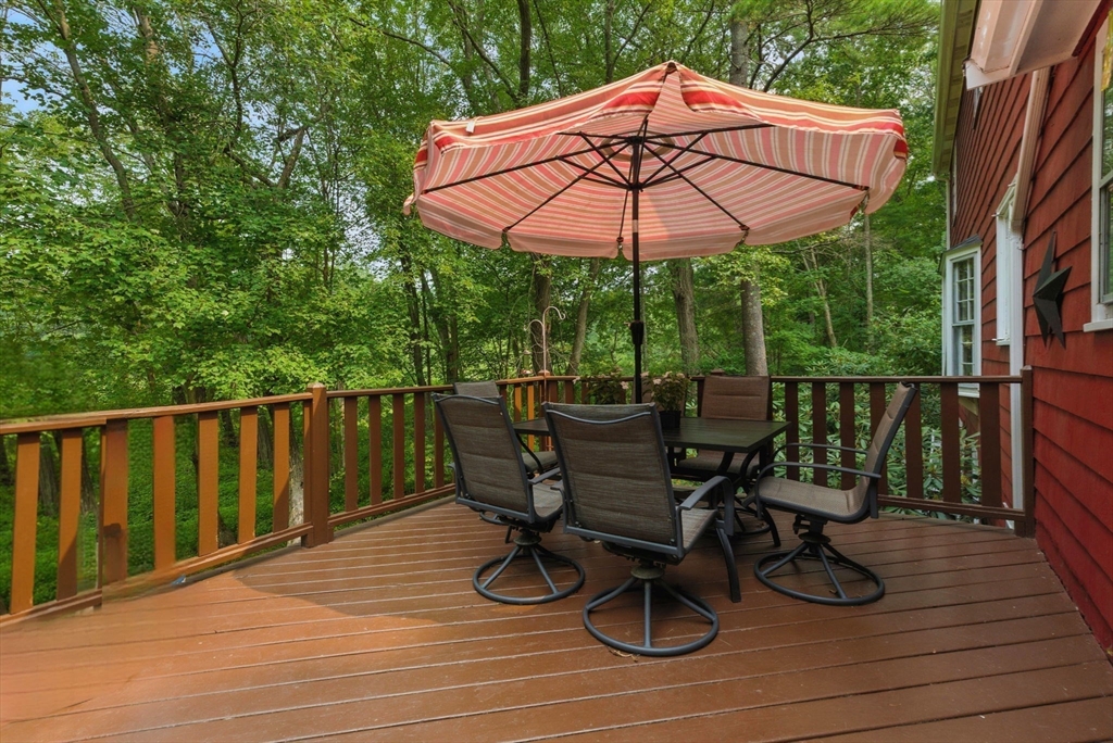 82 Raleigh Tavern Ln, North Andover