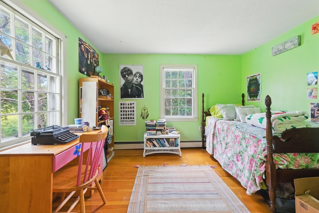 82 Raleigh Tavern Ln, North Andover