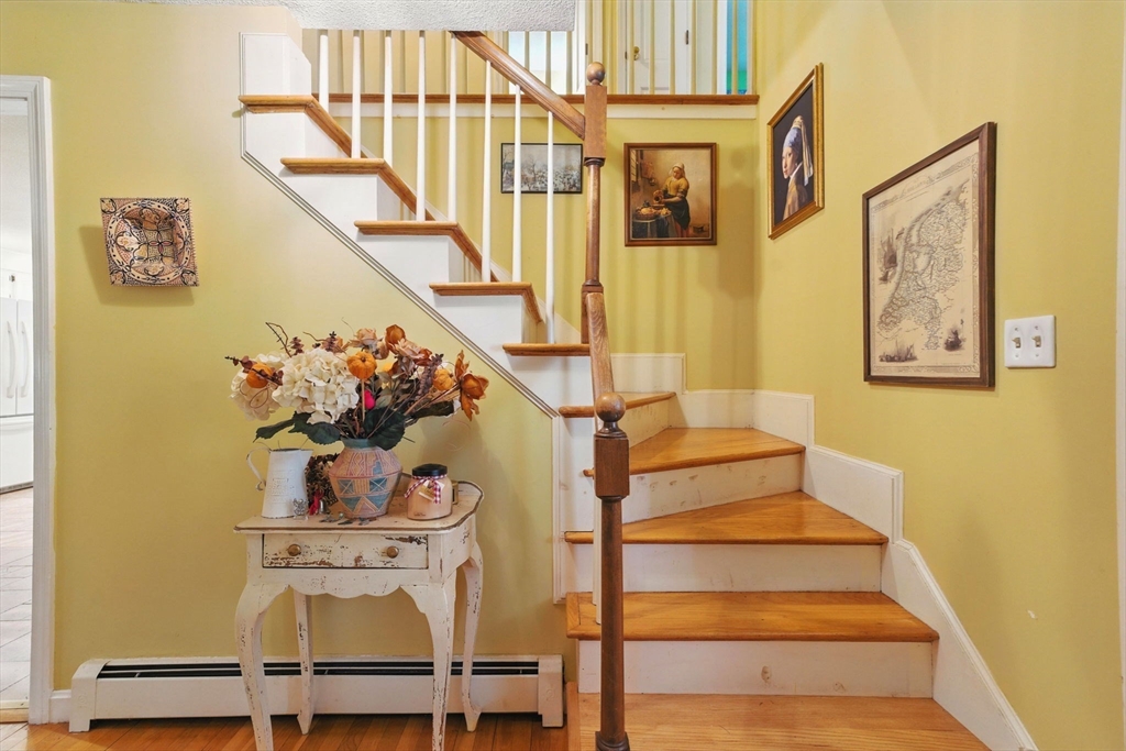82 Raleigh Tavern Ln, North Andover