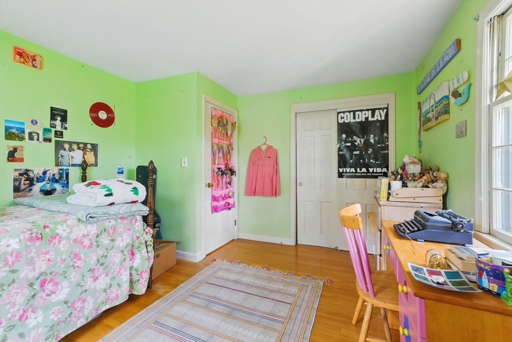 82 Raleigh Tavern Ln, North Andover