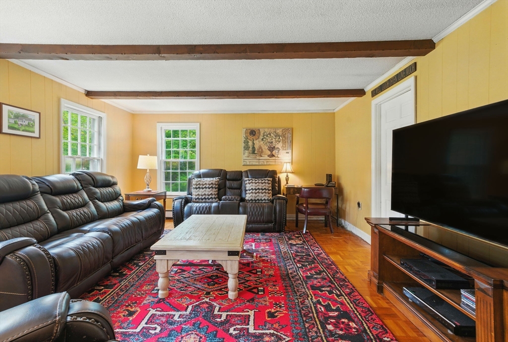 82 Raleigh Tavern Ln, North Andover