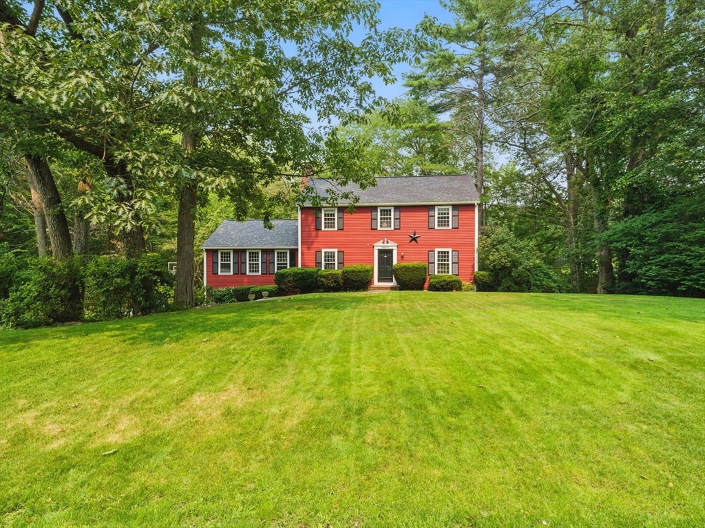 82 Raleigh Tavern Ln, North Andover