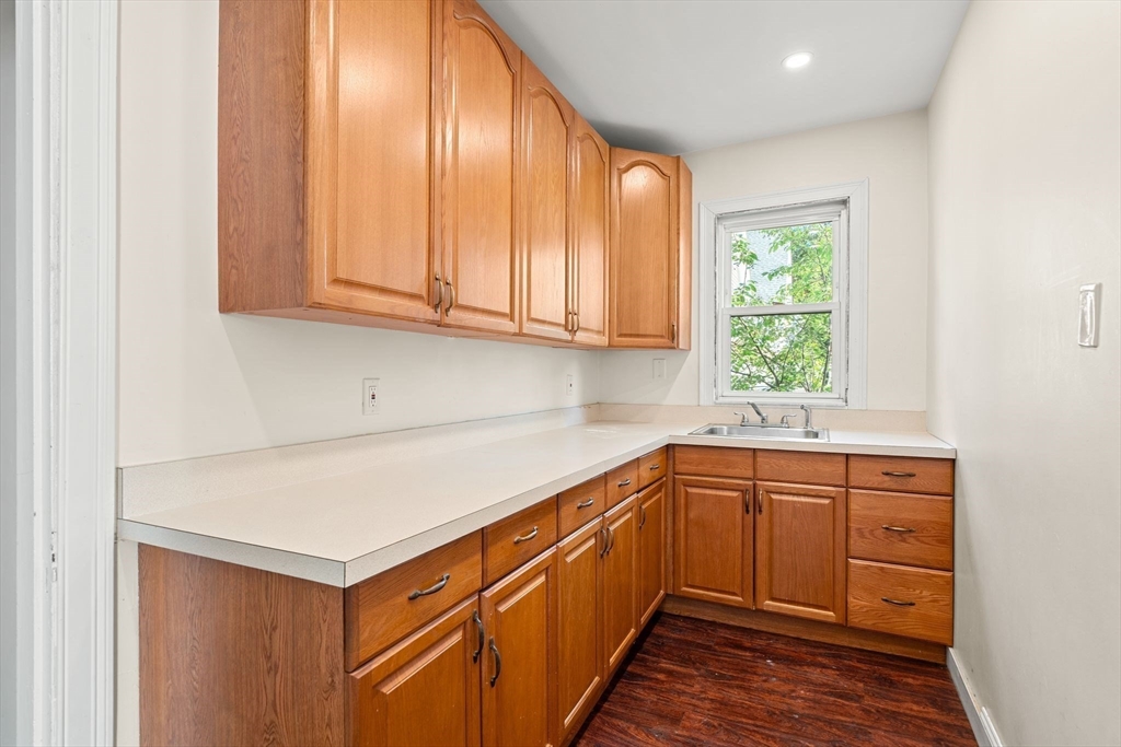 51 Sylvia St # 2