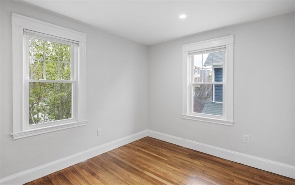 77 Lenoxdale Ave # 77