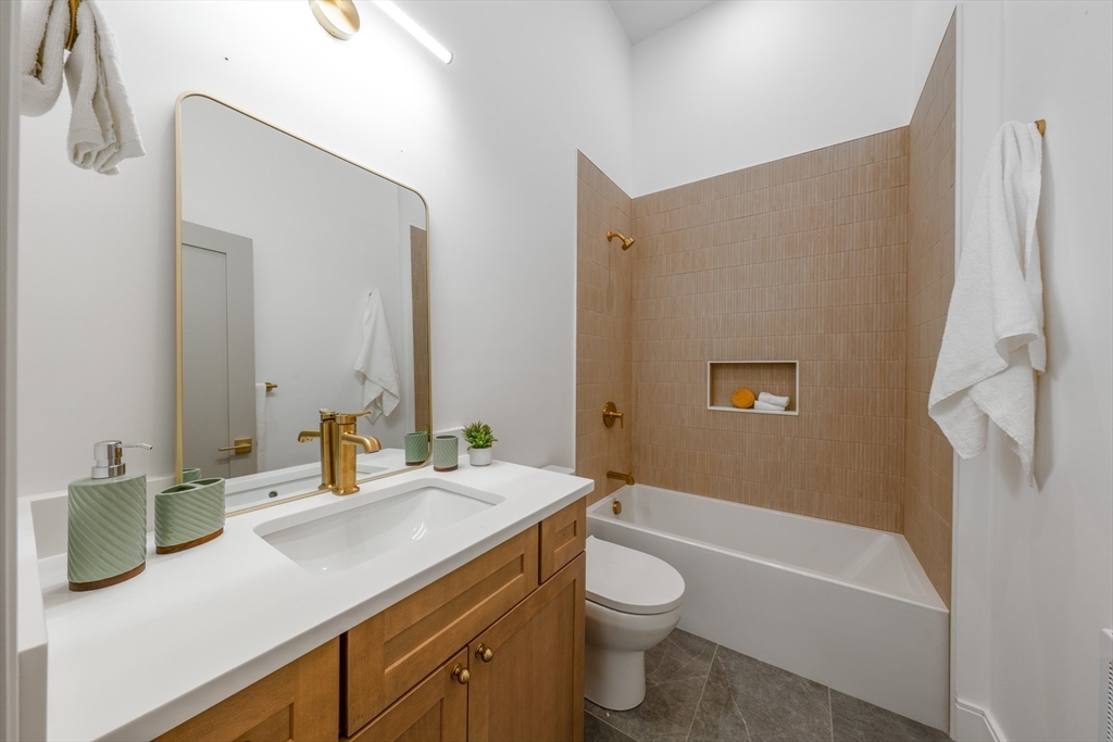 10 Rockland St. # 4