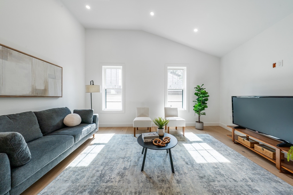 10 Rockland St. # 4