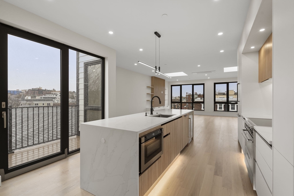 152 W 3rd Street # 1