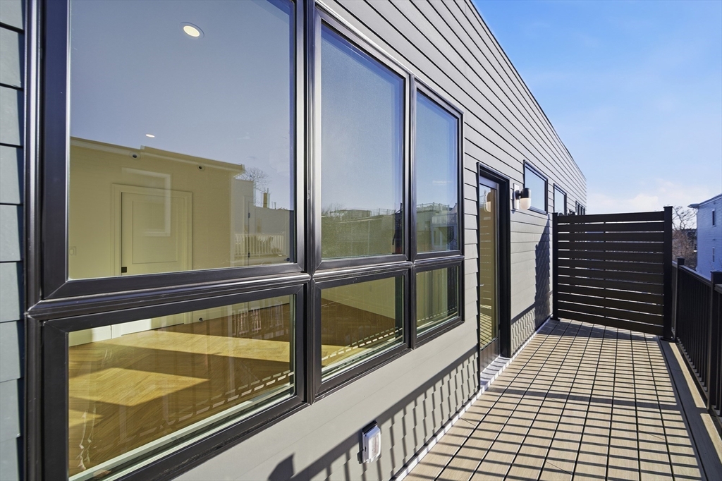 545 East 2nd St Unit: PH2