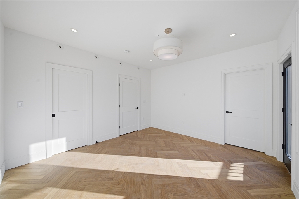 545 East 2nd St Unit: PH2