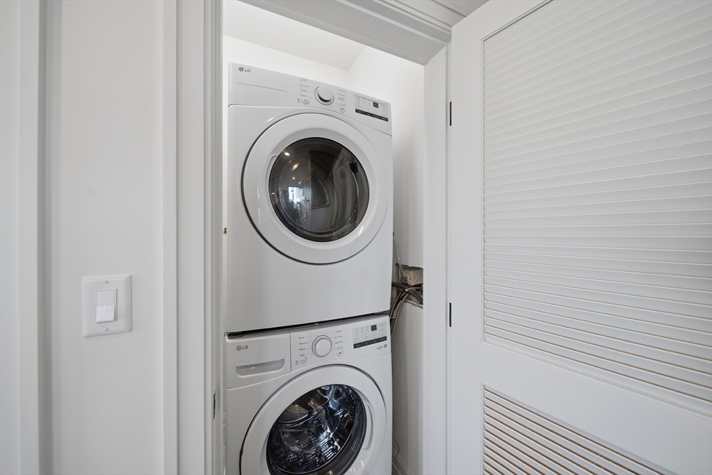 545 East 2nd St Unit: PH2